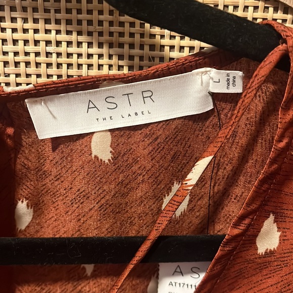 ASTR The Label Rust Blouse - Picture 2 of 9